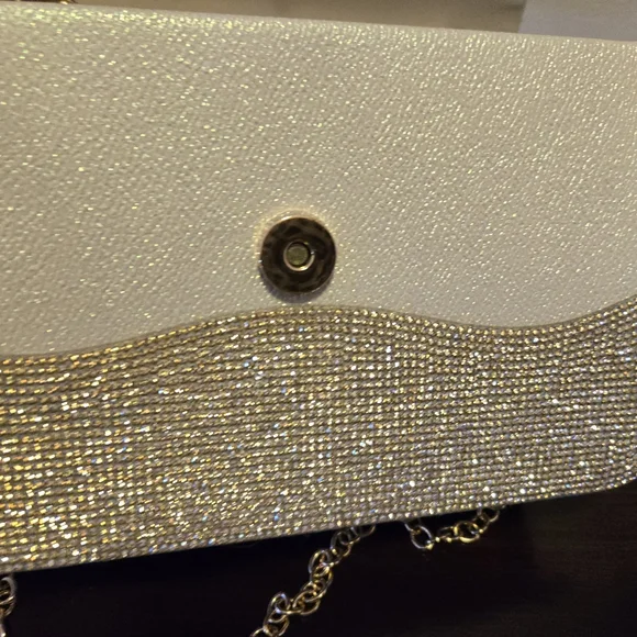 Windsor Gold Rhinestone Bow Clutch✨️ - Picture 9 of 11